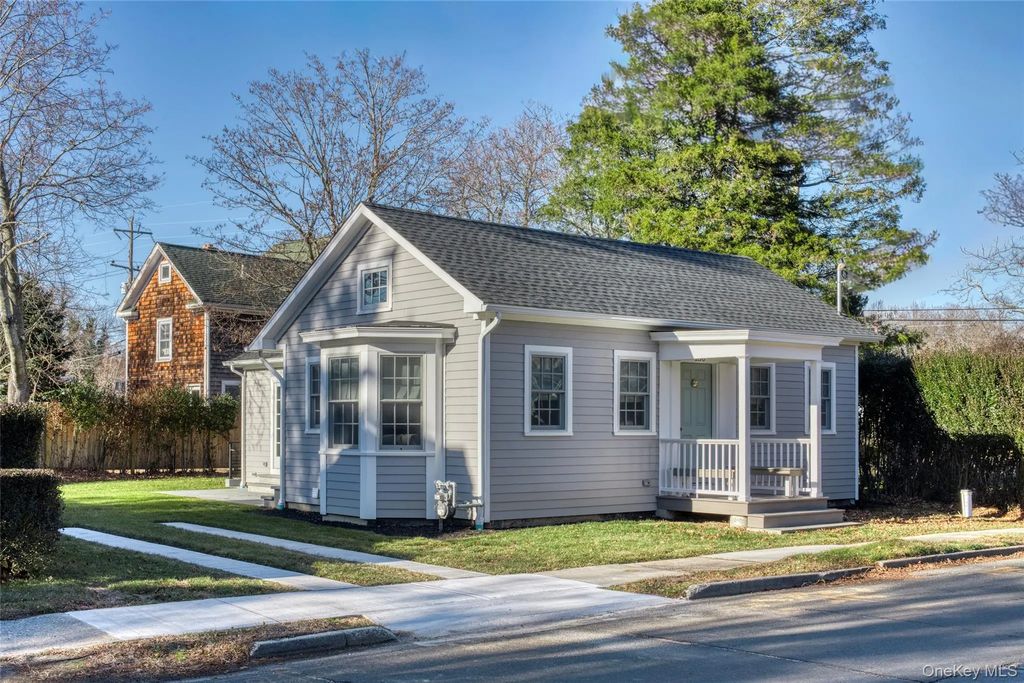 130 Village Lane, Orient