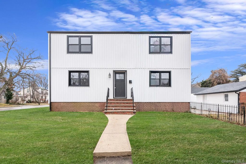125 Boden Avenue, Valley Stream