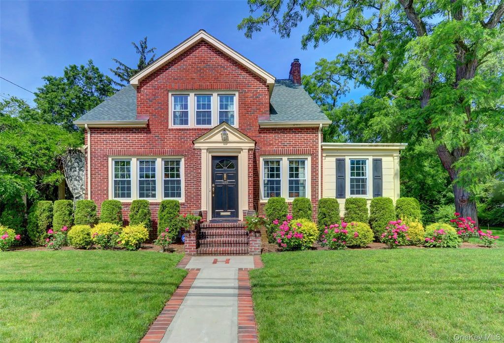 205 Hempstead Avenue, Malverne