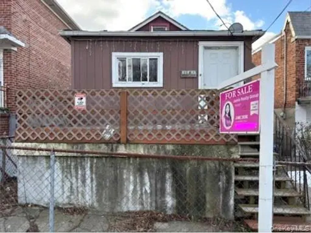 124-12 7th Avenue, College Point