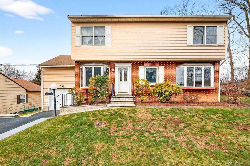 19 Indian Trail, White Plains