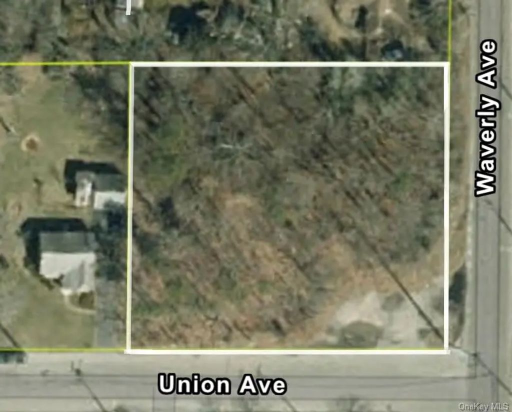 Waverly Avenue, Holtsville