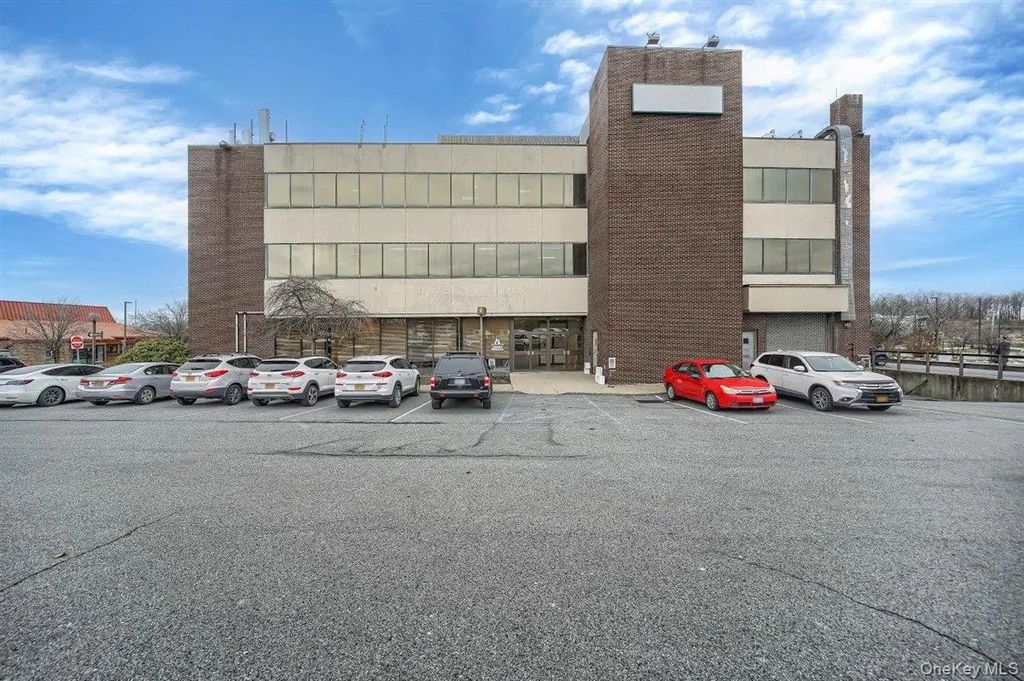 15 Matthews Street # B, Goshen
