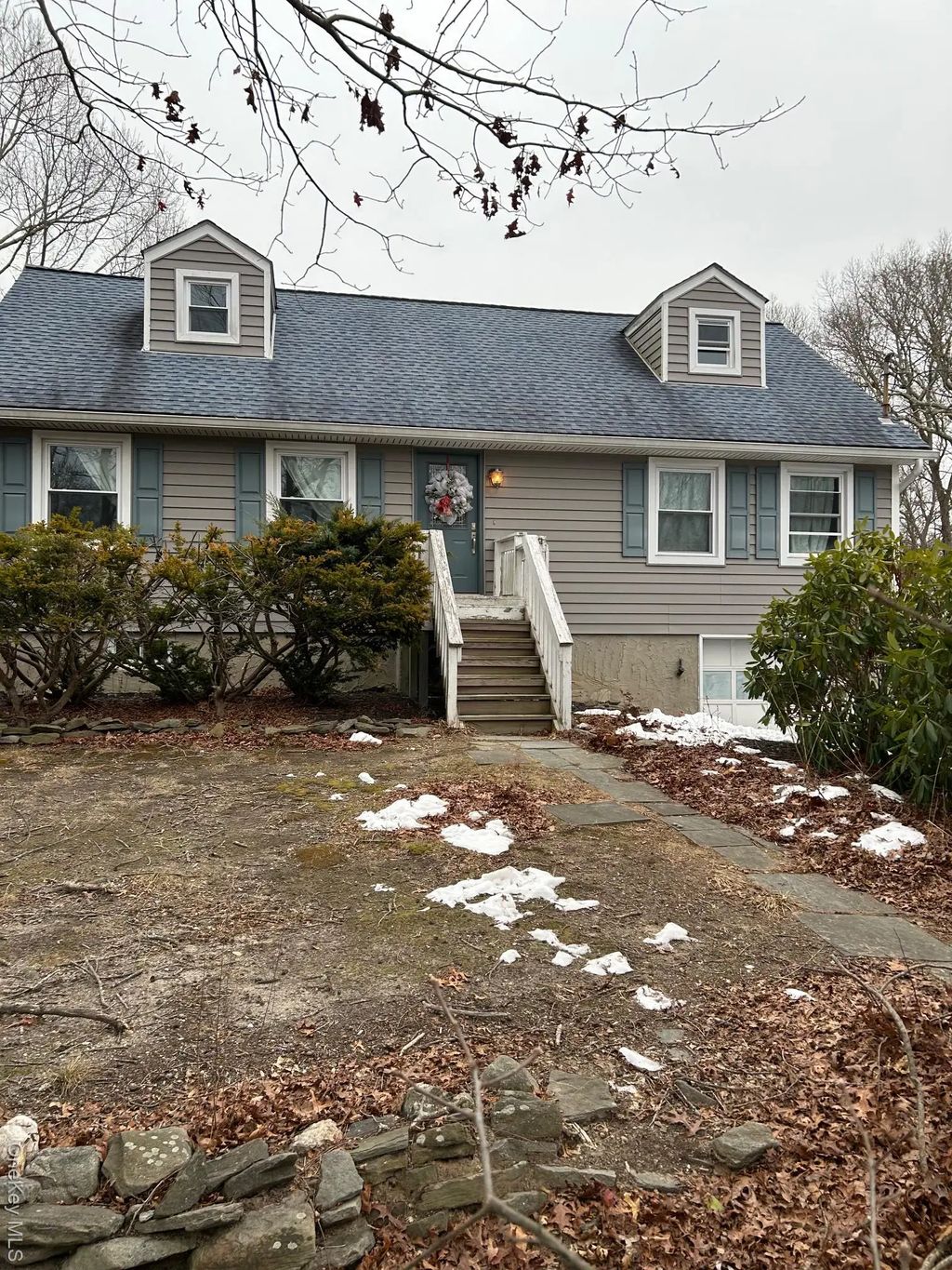 572 Puritan Drive, Shirley