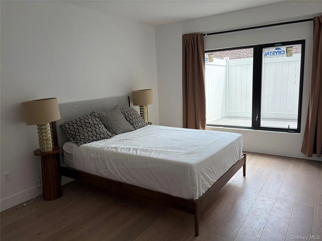 52-16 Roosevelt Avenue # 2c, Woodside