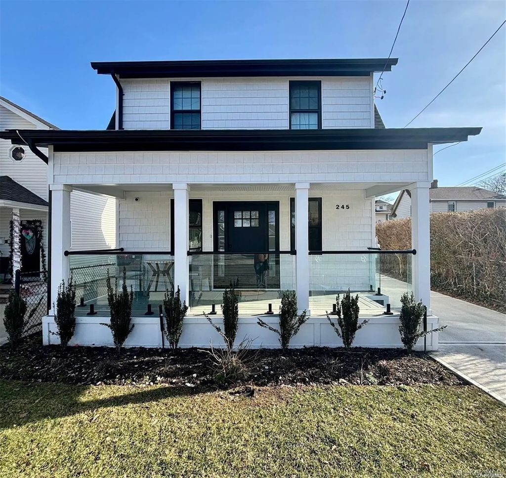 245 Garfield Avenue, Mineola