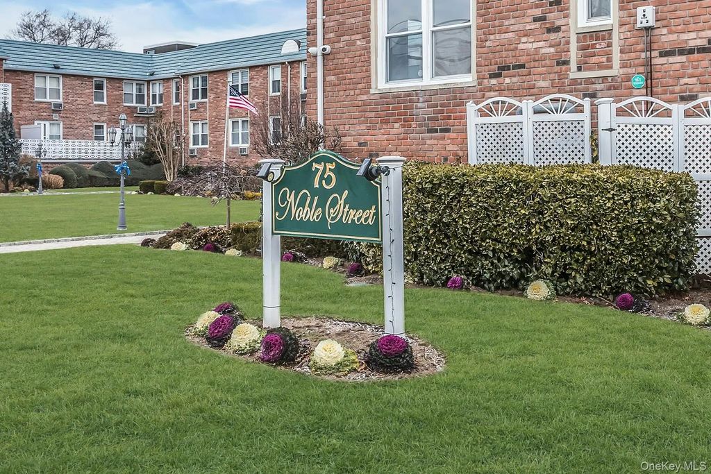 75 Noble 121, Lynbrook