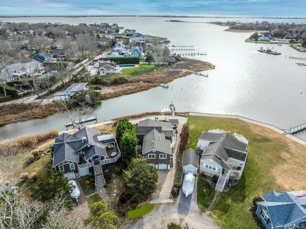 7 Springville Circle, Hampton Bays