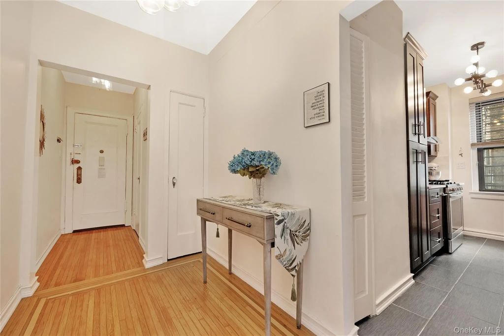 7716 Austin Street # 2k, Forest Hills