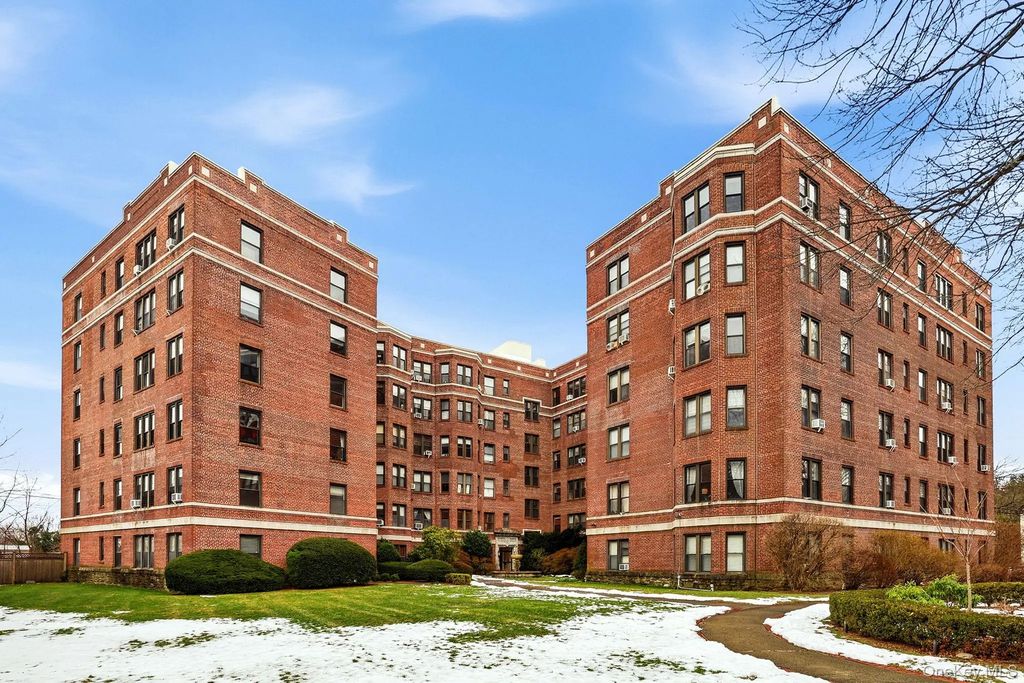 11 Alden Road # 1m, Larchmont