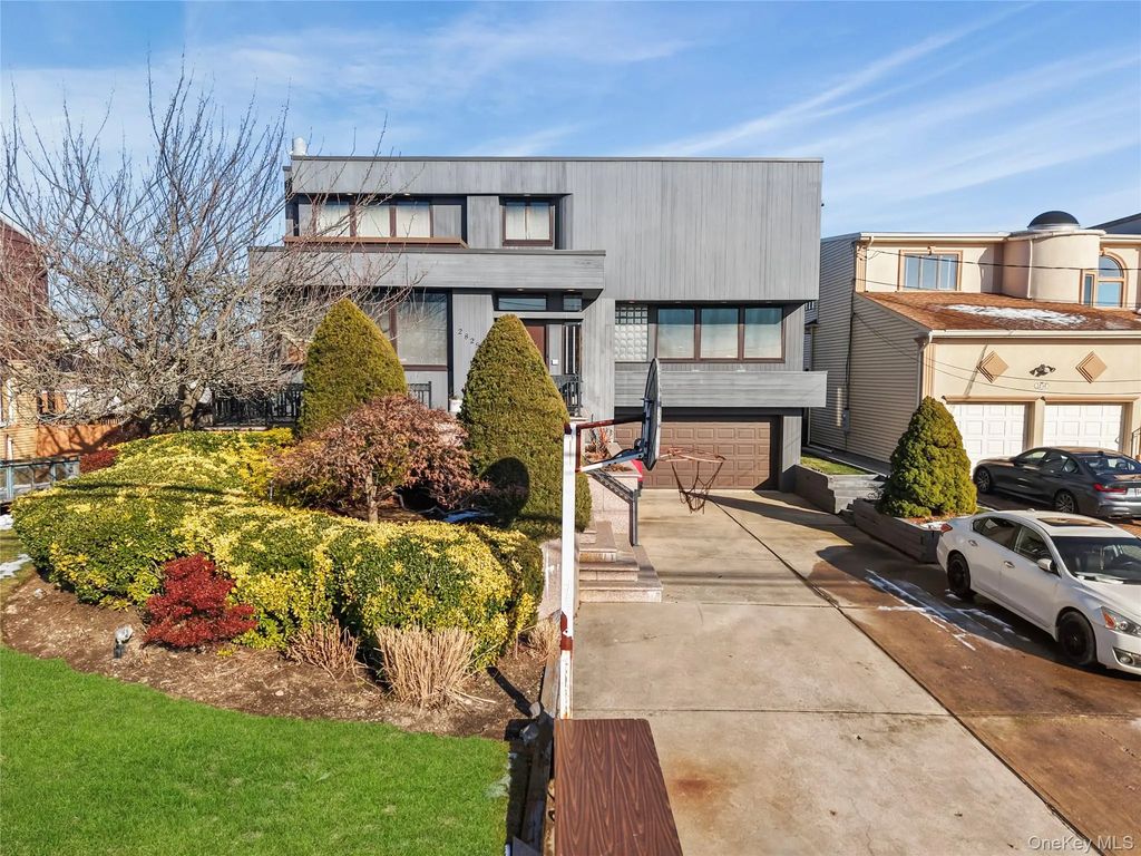 2829 Frankel Boulevard, Merrick