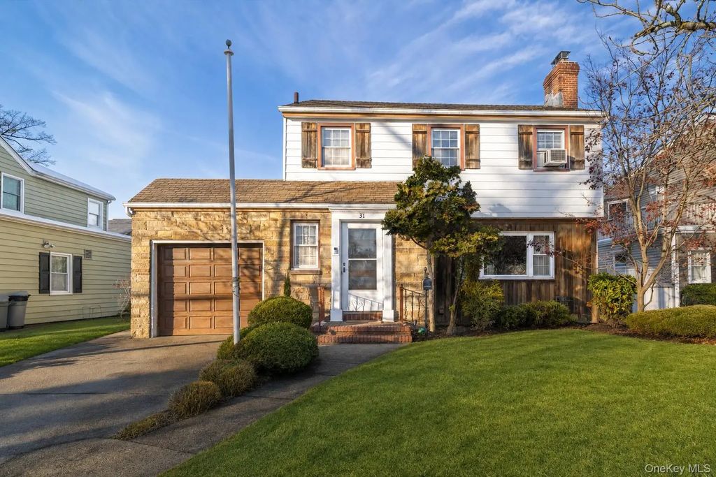 31 Alden Court, Malverne
