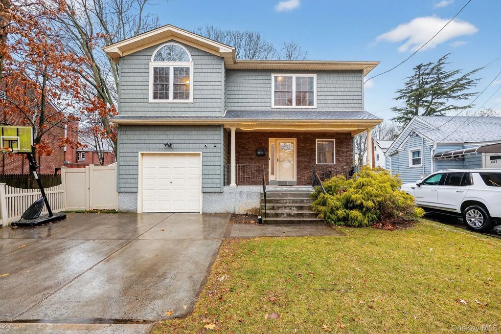 1878 Lake Drive W, Baldwin