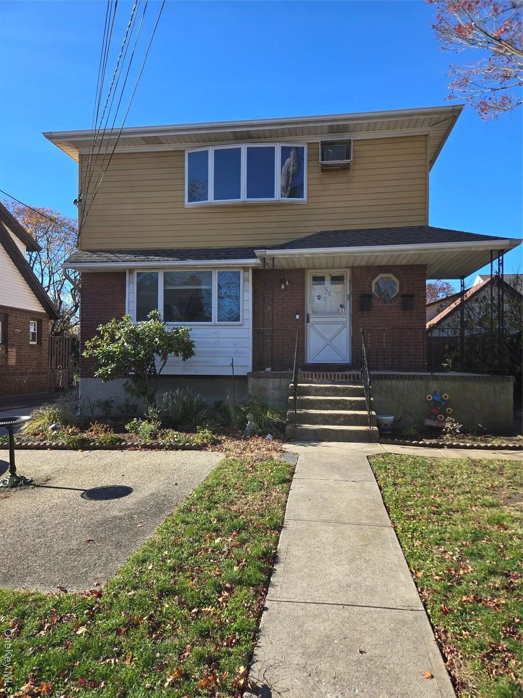 73 Pearsall Avenue 2nd Floor, Lynbrook