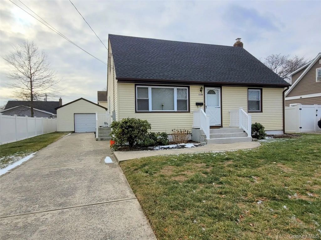 2106 5th Street, East Meadow