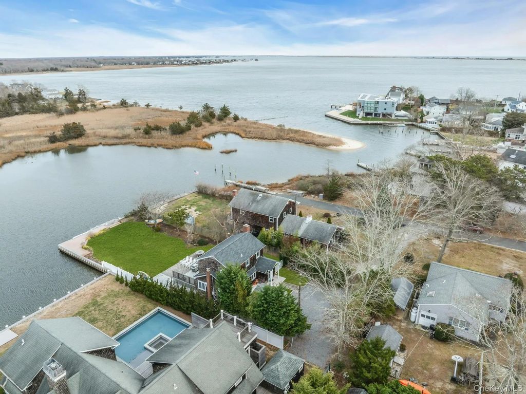 53 W End Avenue, East Quogue