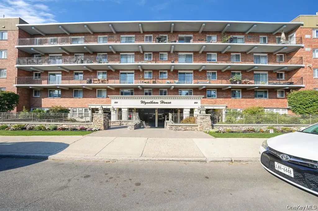 200 Atlantic Avenue 331, Lynbrook