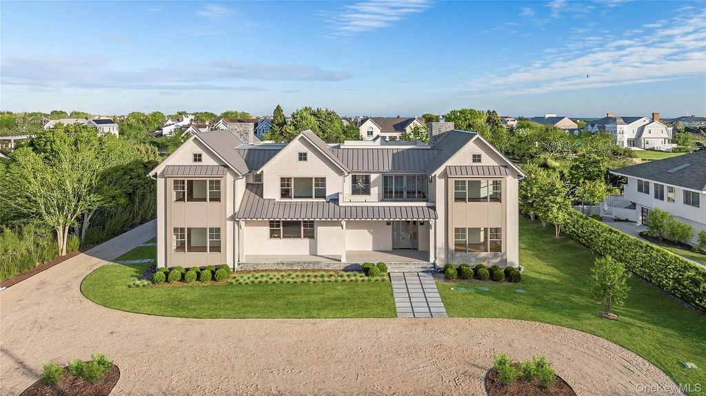32 Quogo Neck Lane, Quogue