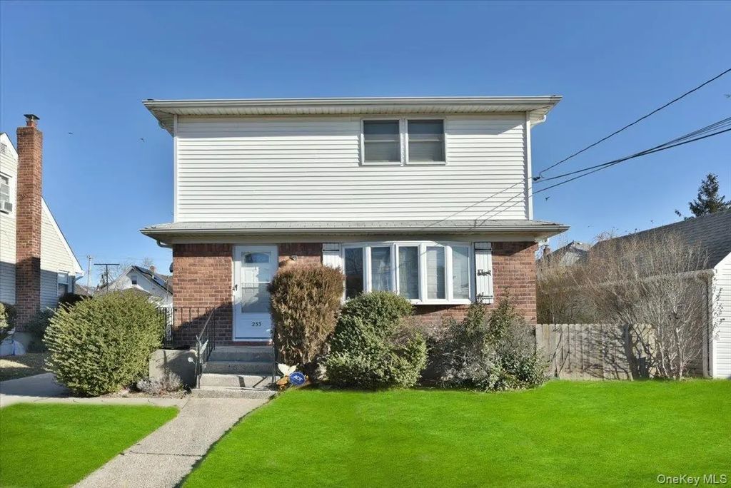 233 Meyer Avenue, Valley Stream