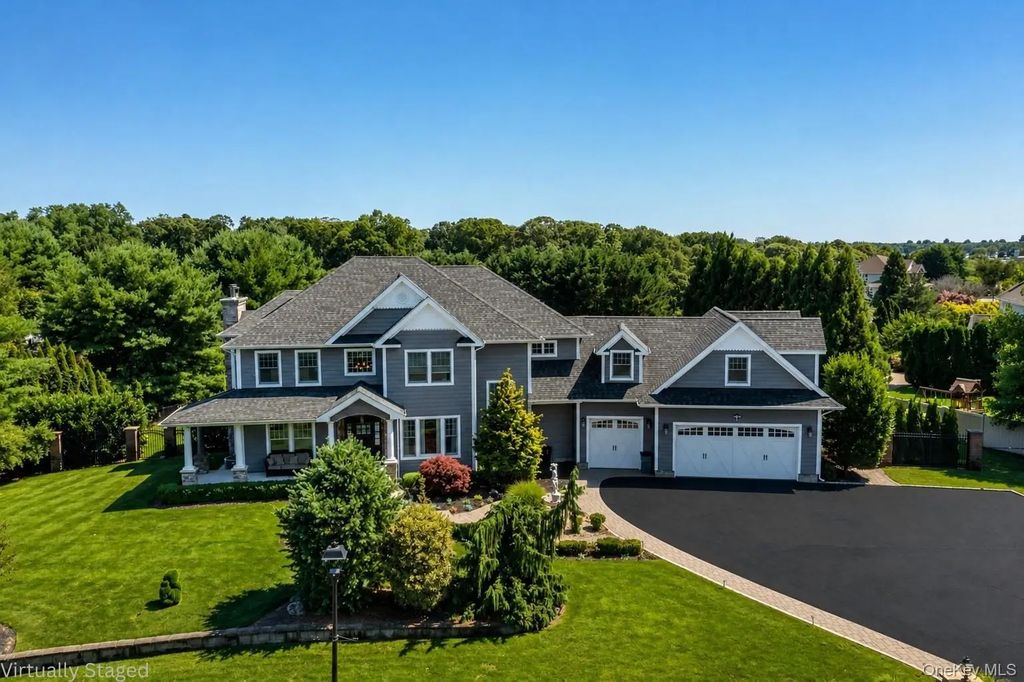 30 Hampton Drive, Center Moriches