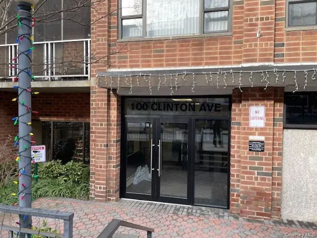 100 Clinton Avenue 4p, Mineola