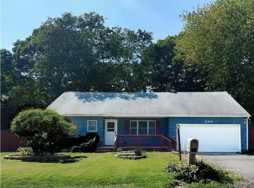 250 Cypress Drive, Mastic Beach
