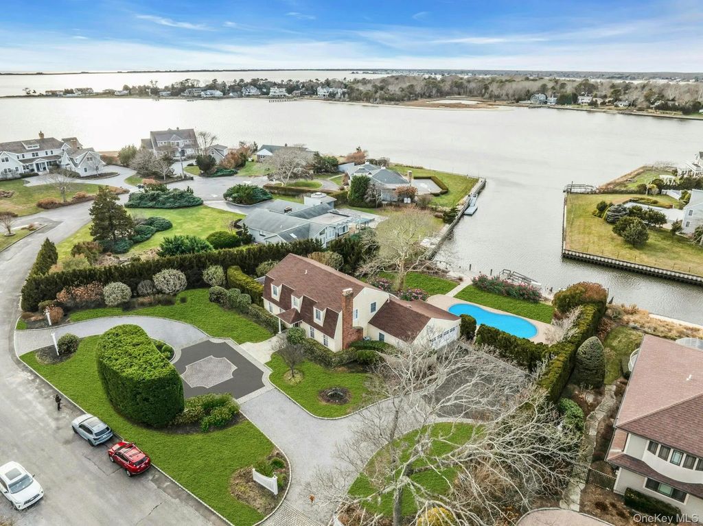 26 Oak Lane, Hampton Bays