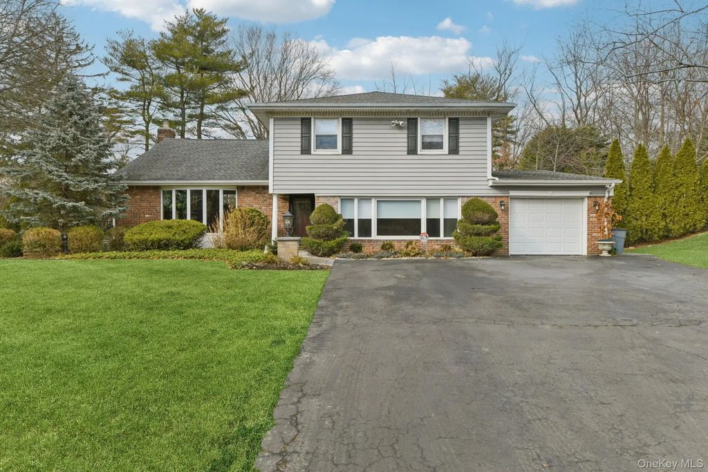 14 Fairway Drive, Great Neck
