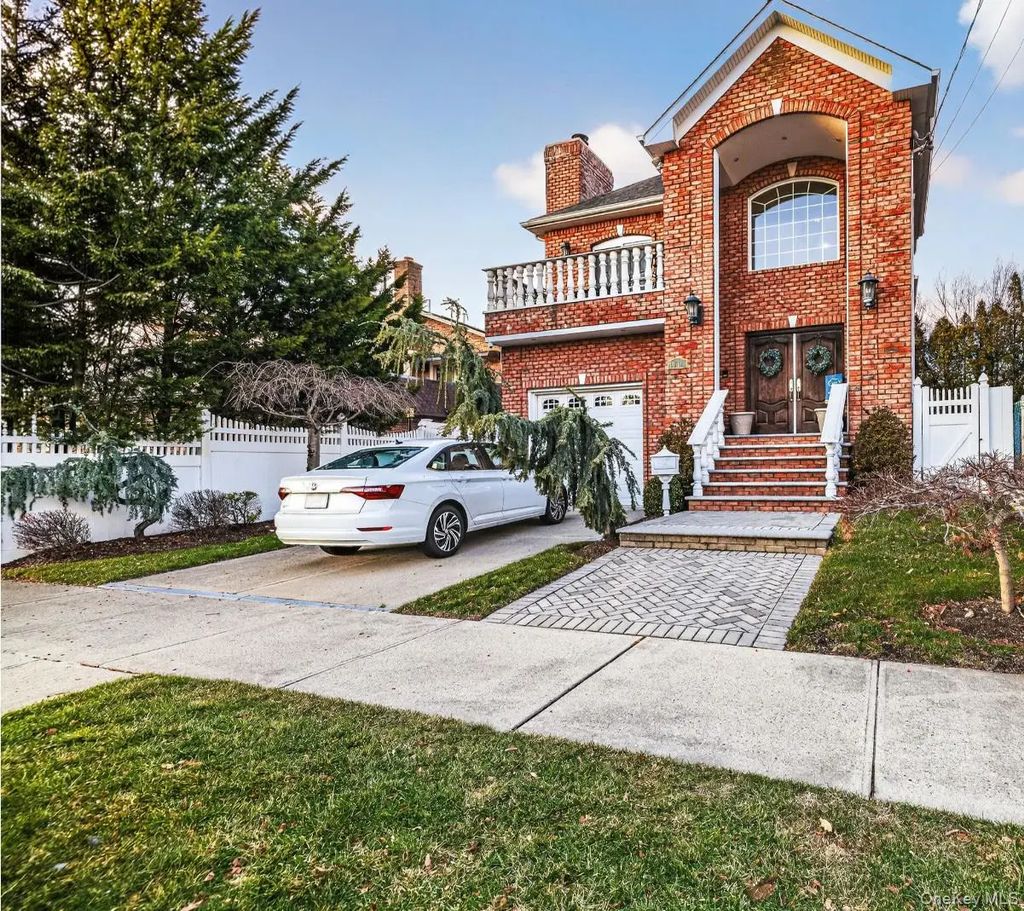 8611 165th Avenue, Howard Beach