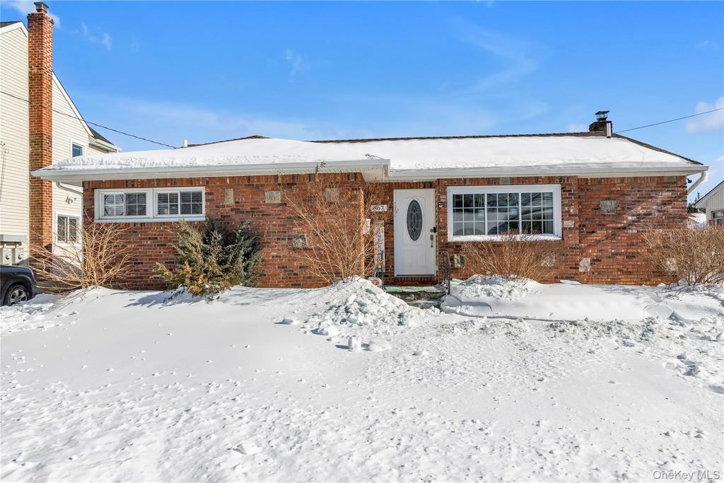 867 Preston Road, East Meadow