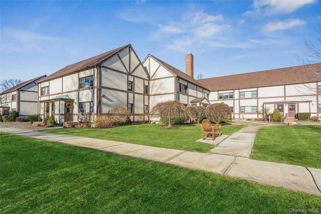 107 15th Street E-1, Garden City