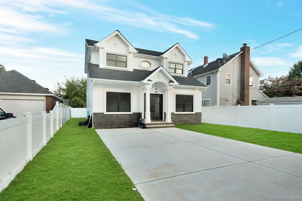 47 E. Cherry Street, Hicksville