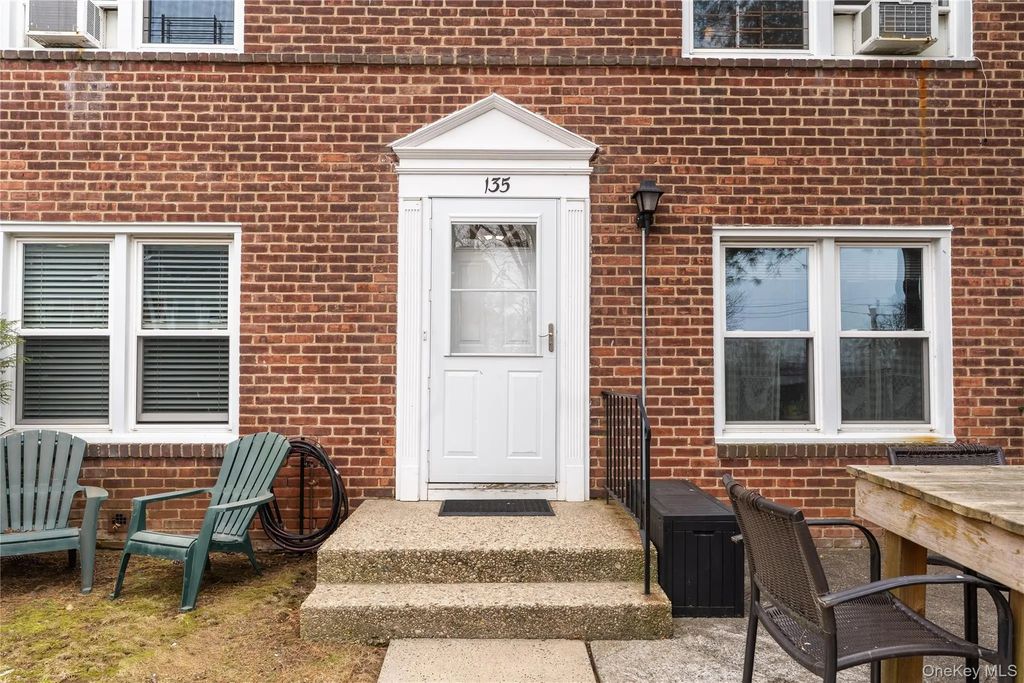 135 Hilltop Acres # 135, Yonkers