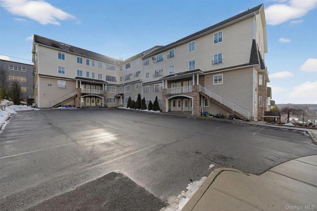 10 Lemberg Court # 401, Palm Tree