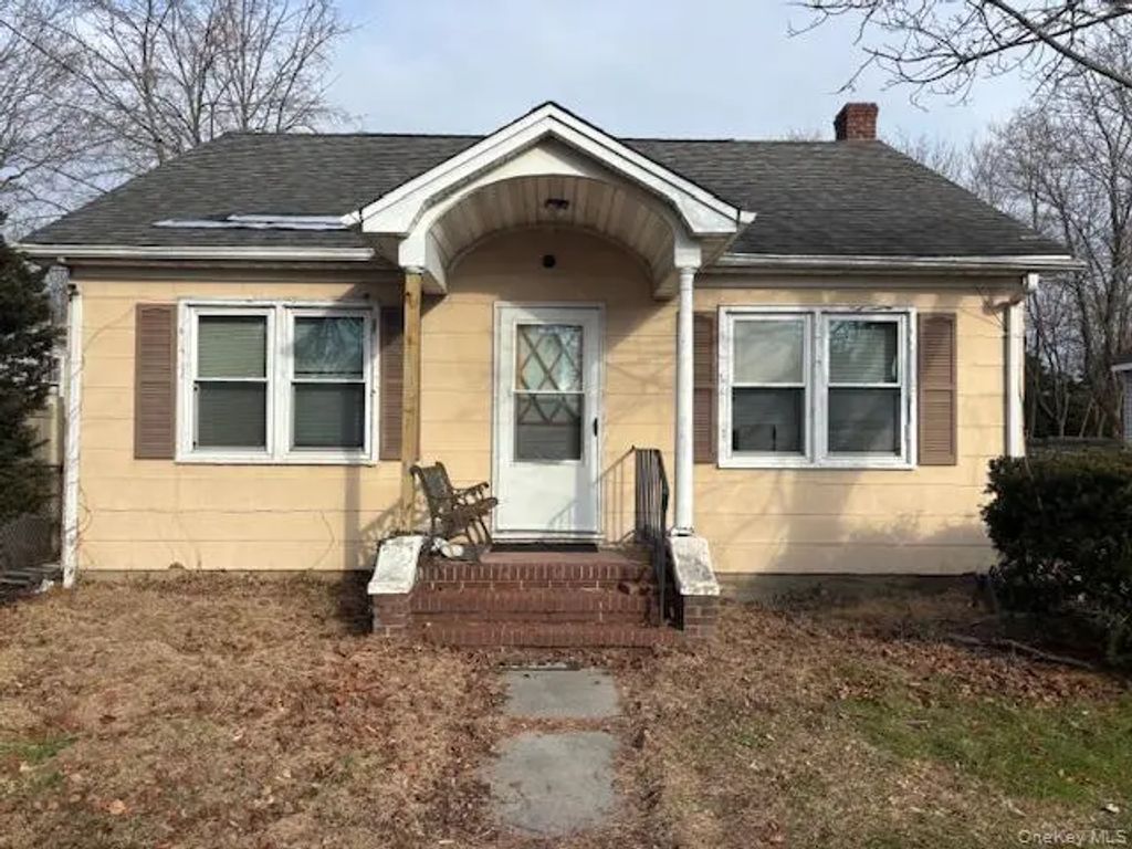 364 Hamilton Avenue, Riverhead