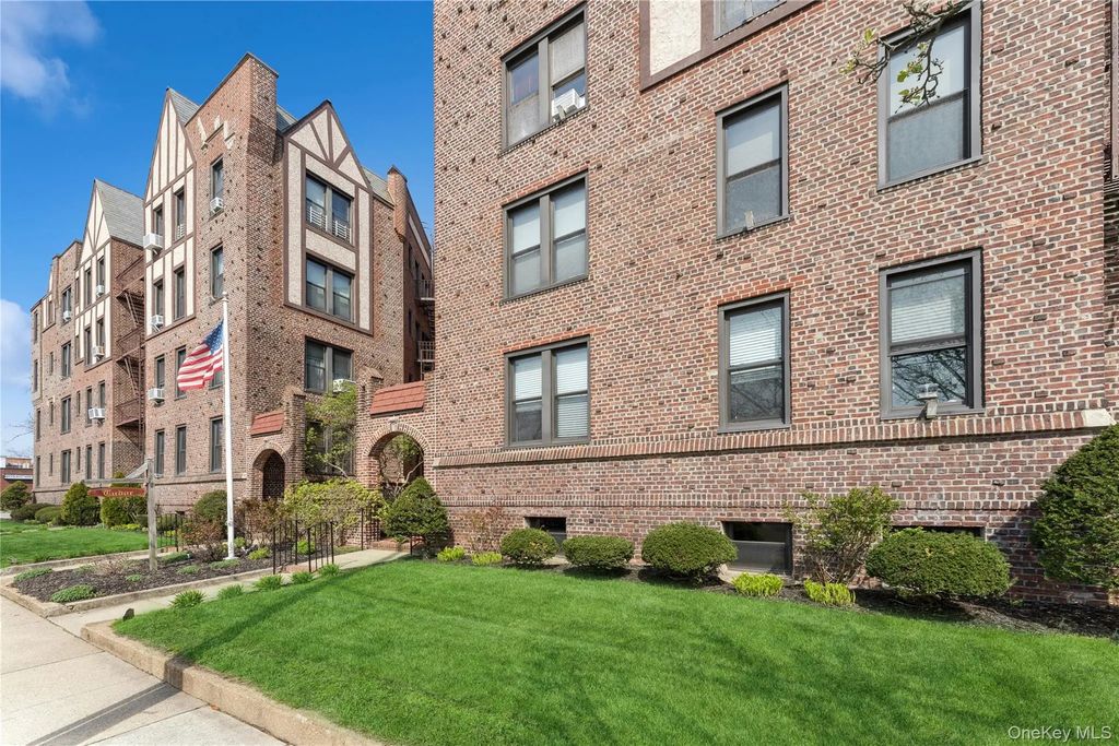 12 Hempstead Avenue # 3n, Rockville Centre