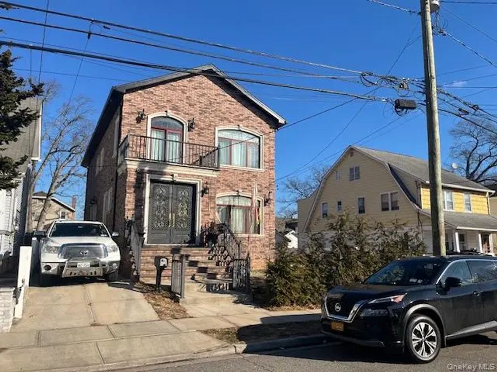 107 E Fairview Avenue, Valley Stream