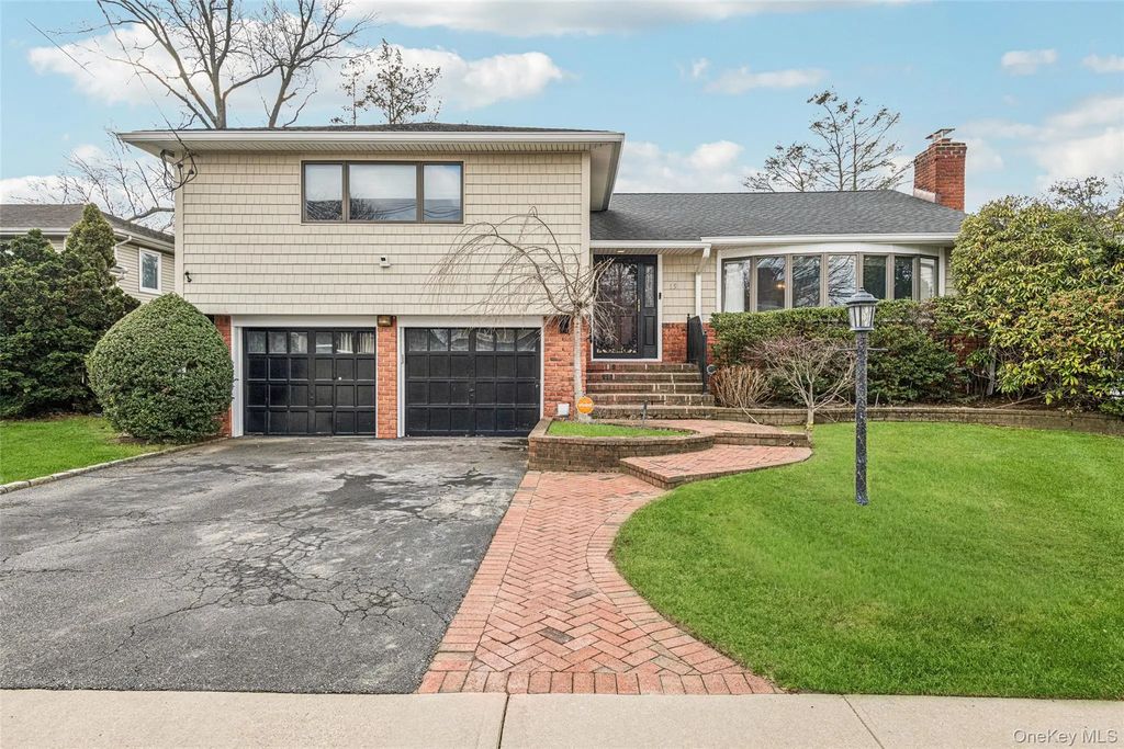15 Baylis Place, Lynbrook