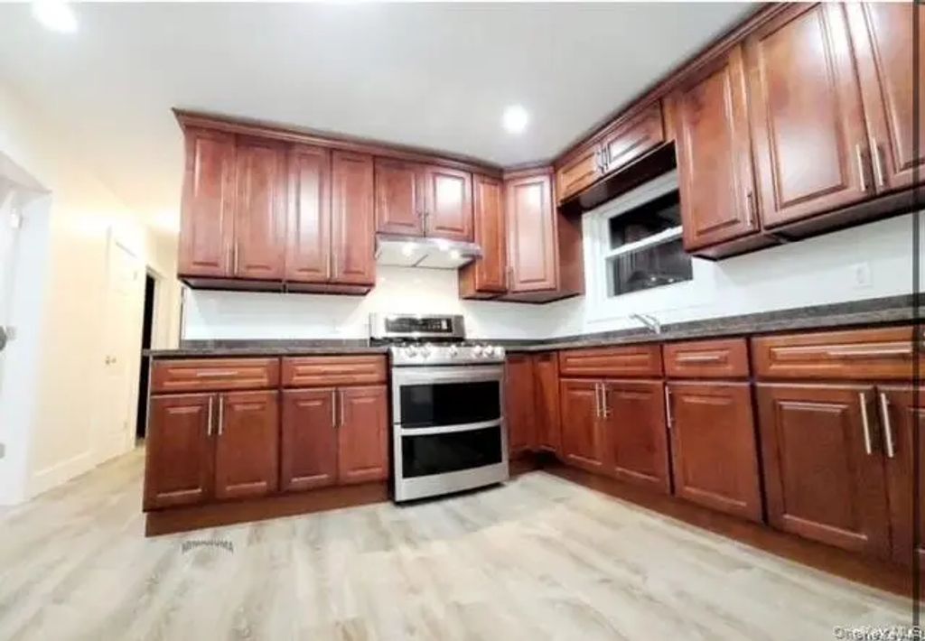 30 Amherst Road 2, Valley Stream