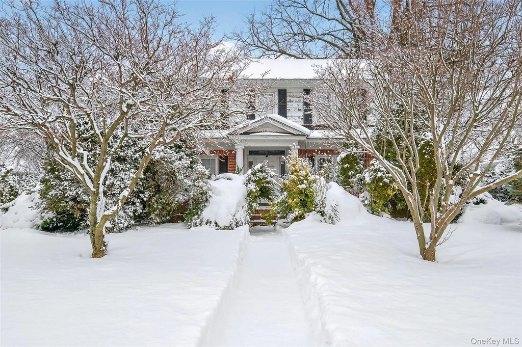 225 Nassau Boulevard, Garden City