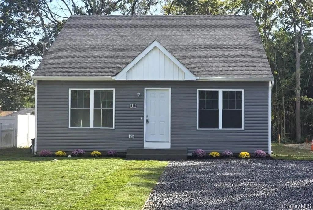 510 Neighborhood Road, Shirley