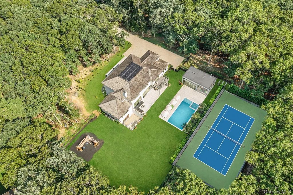 1552 Deerfield Road, Water Mill