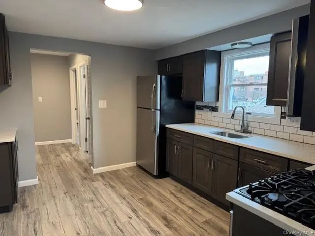 217 Cleveland Avenue 2, Mineola