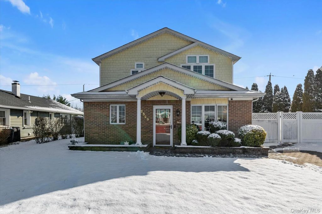 2528 Balsam Avenue, East Meadow