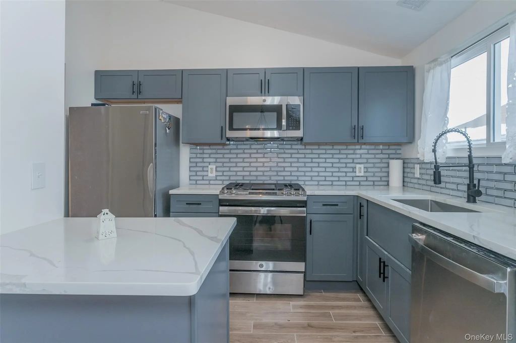 2113 Whispering Hills, Chester