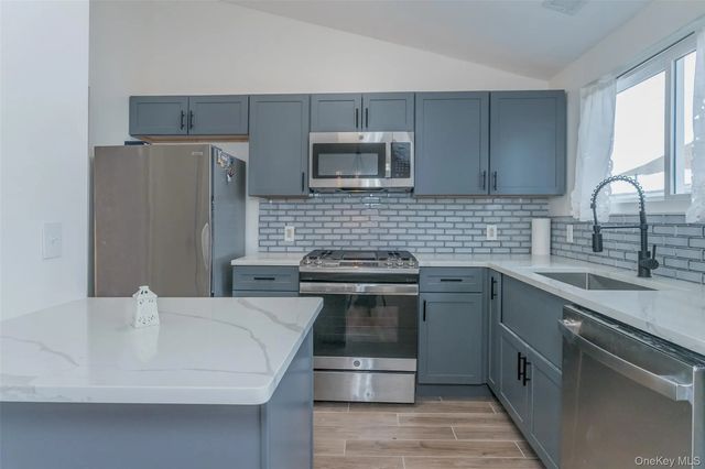 2113 Whispering Hills, Chester