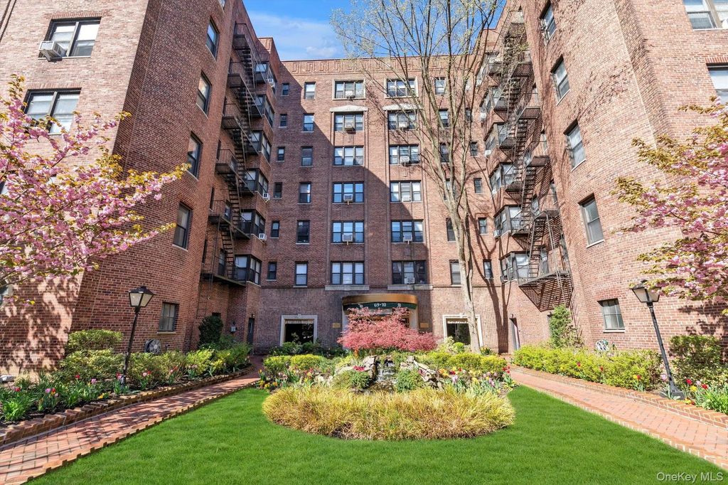 69-10 Yellowstone Boulevard # 210, Forest Hills