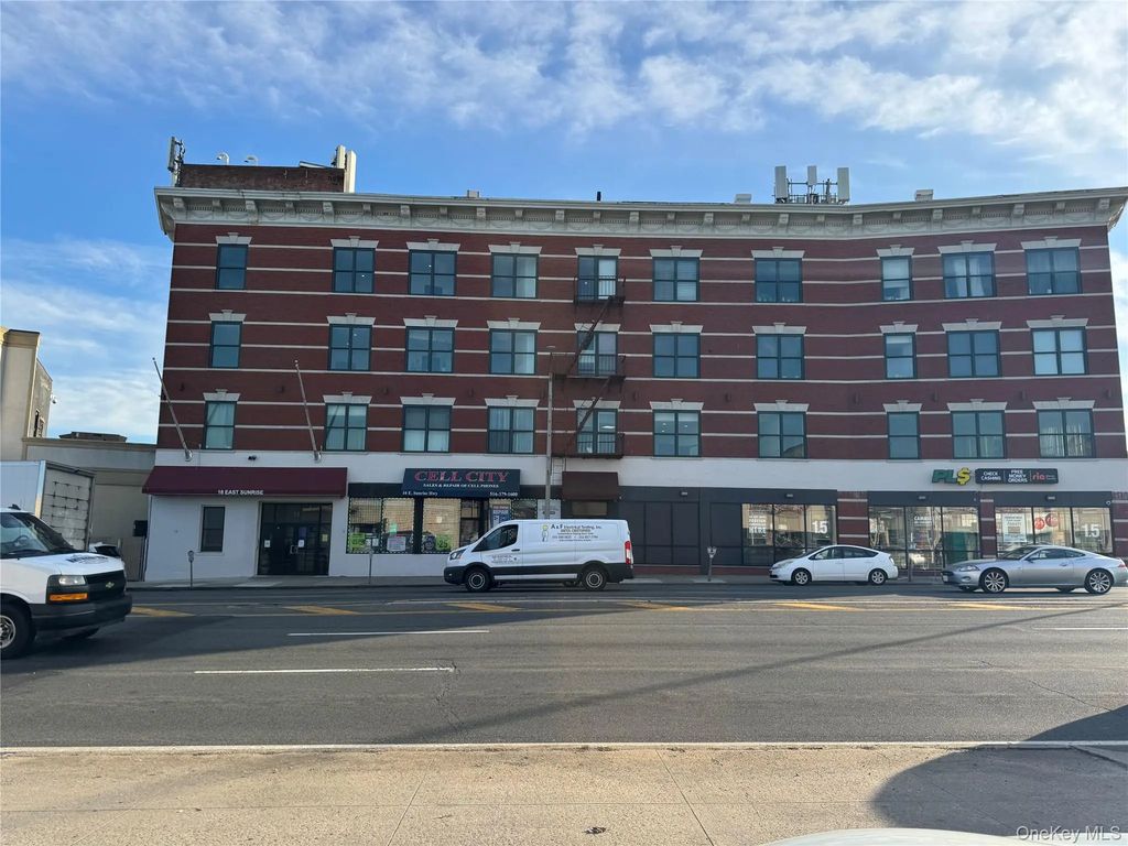 18 E Sunrise Highway, Freeport