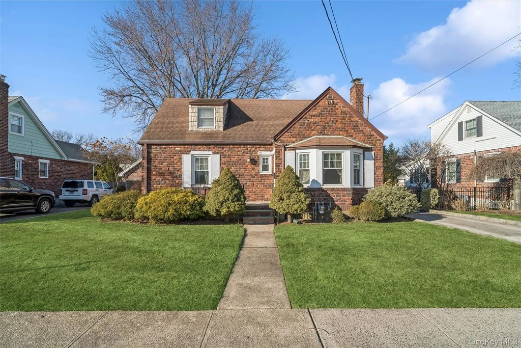 41 Goldenrod Avenue, Franklin Square