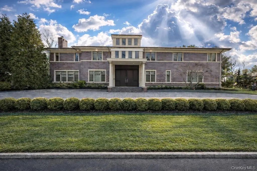 865 Barberry Lane, Woodsburgh